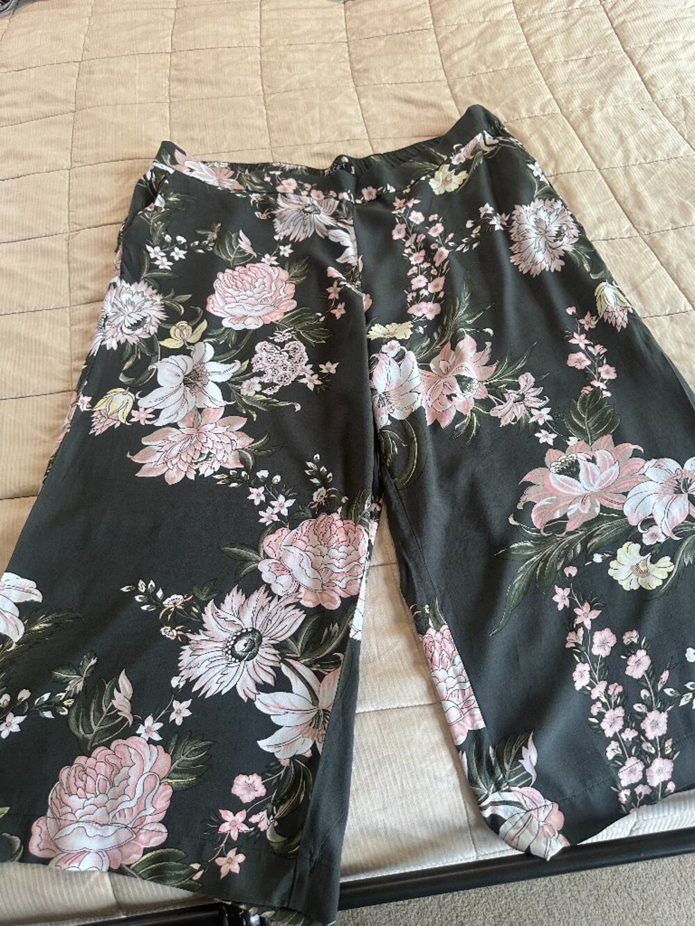 LOFT Plus Size 22 Floral Wide Leg Cropped Pants Black Pink Pull On Culottes